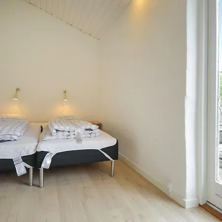Three-bedroom Holiday In * Rønde