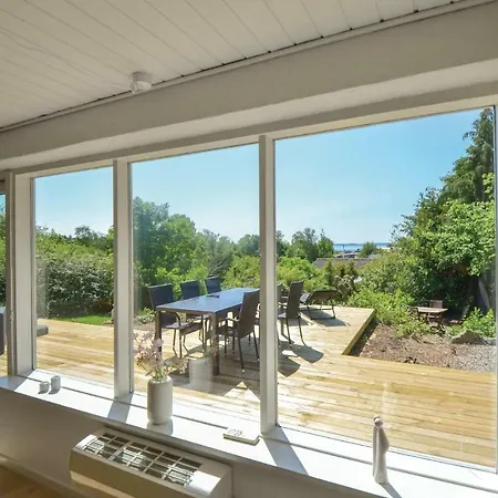 Three-bedroom Holiday In Rønde