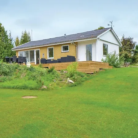 Prázdninový dům Three-bedroom Holiday In *