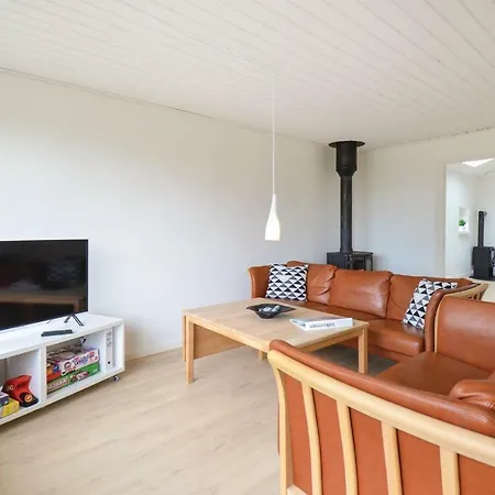 Three-bedroom Holiday In Prázdninový dům Rønde